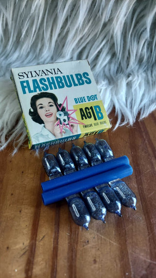 1950s SYLVANIA BLUE DOT Flashbulbs # AG1B, 9 Bulbs In box FIRM (T&M)