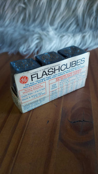 Sealed 1960s General Electric flashcubes box of 3, GE blue coats with automatic signal dots. FIRM (T&M)