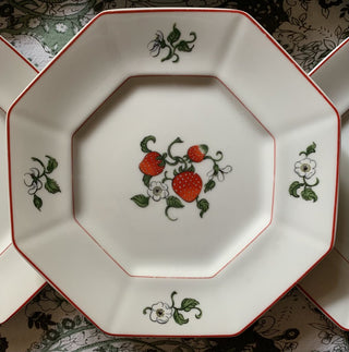 C- VINTAGE FITZ AND FLOYD WILD STRAWBERRY PLATES | 7.5"W x 7.5" D x .75"H