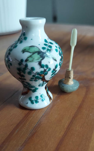 Chinese Hand Painted porcelain Snuff Bottle With jade Cap and spoon (T&M) FIRM