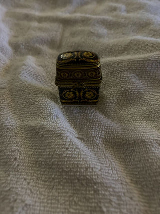 Perfume Box w/2 vials 1.75"x1.5"