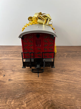 LGB #34190 Lighted Gift with Bow Train Car 14Wx6Dx8H