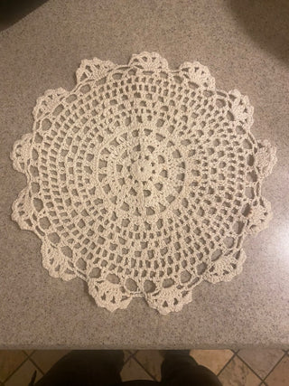 Vtg Ivory Doily-ty