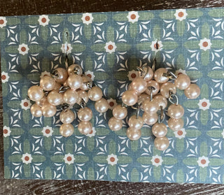 Vtg Faux White Pearl Cluster Dangle Earrings-Screw Back-ty