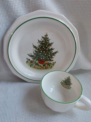 Vntg Pfaltzgraff Heritage Plate Festive Holiday Tree & Train & Cup