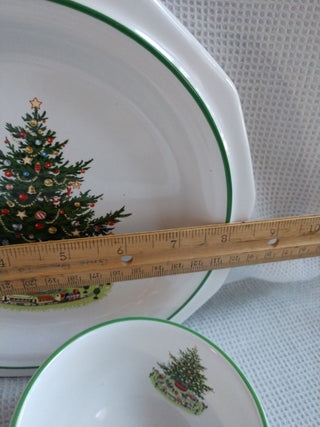 Vntg Pfaltzgraff Heritage Plate Festive Holiday Tree & Train & Cup