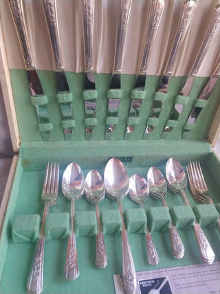 Service for 8 no salad forks Silver Plate & Chest  3 Serving Spoons