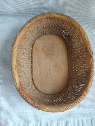 Vntg. Small Oval Nantucket Woven Basket with solid wood bottom