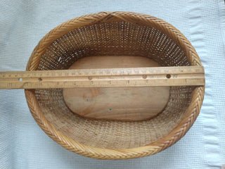 Vntg. Small Oval Nantucket Woven Basket with solid wood bottom
