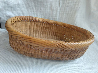 Vntg. Small Oval Nantucket Woven Basket with solid wood bottom