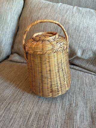 round basket with handle
