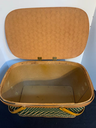 Vtg Hawkeye picnic basket, from Burlington Iowa