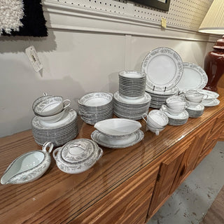 Noritake Belmont Pattern#5609, 86 piece dinner set