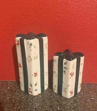 Winterberry salt & pepper shakers
