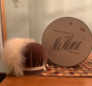 Hat w/feathers in Mr. Henri hat box (2pcs)