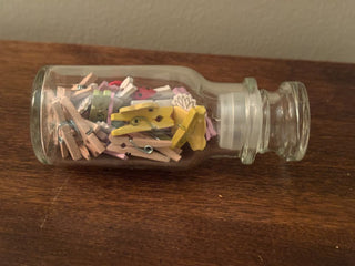 glass jar w mini clothespins