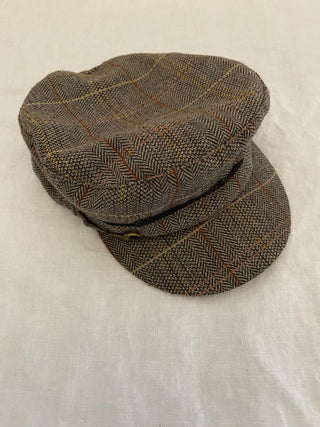 Brown hat with band