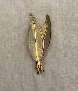 Vintage metal brooch 1”x3”