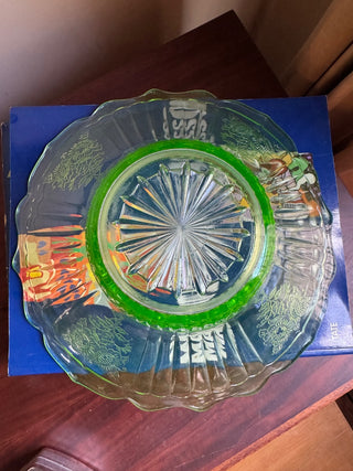 Vintage,1930s uranium large green Depression glass bowl