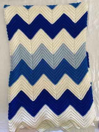 Vintage hand knit afghan 48”x70”
