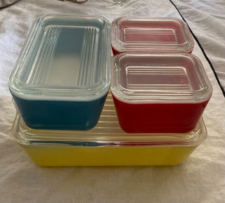 Vintage Pyrex refrigerator set (set of 8)