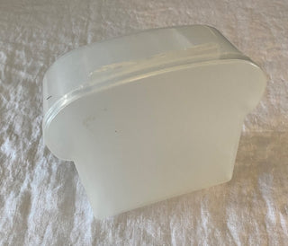 Vintage plastic sandwich saver 5.5x5x2”