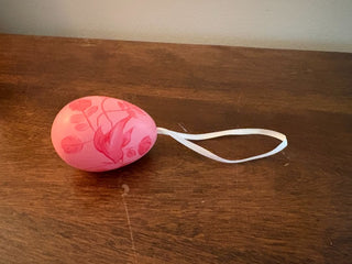 hanging egg w ribbon