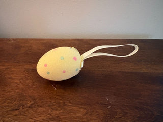 hanging egg w ribbon