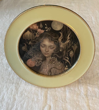 Vintage enameled metal circle frame for 3.5” picture