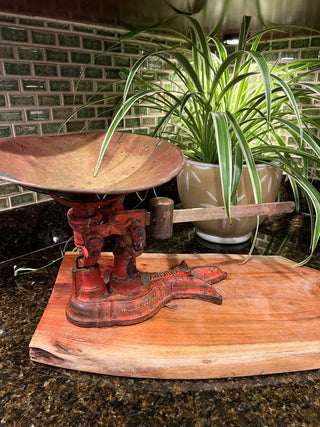 Antique American Cutlery Company (Chicago) Merchant Scale with Brass Pan