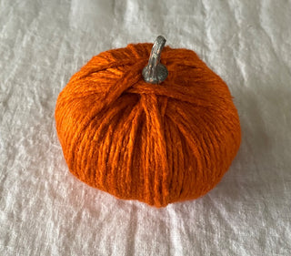 Vintage yarn wrapped pumpkin 4x3”