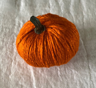 Vintage yarn wrapped pumpkin 4x3”