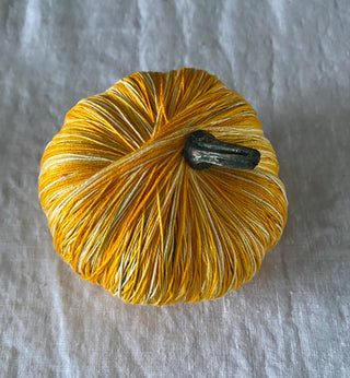 Vintage thread wrapped pumpkin 4x3”