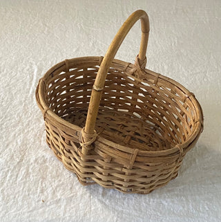 Vintage basket with handle 11x7.5x11”