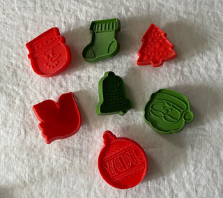 Vintage plastic cookie cutters (set of 7)