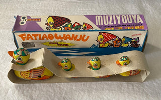 Vintage Japanese tin mother and ducklings AS IS no key