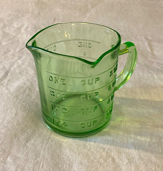 FIRM 1930s Kellogg uranium glass measuring cup