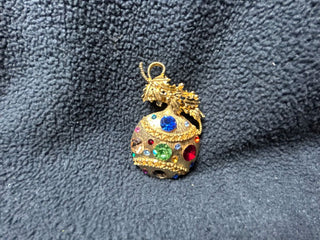 Ornament stones brooch