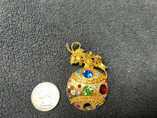 Ornament stones brooch