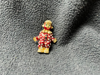 Green eyed-red clown pin