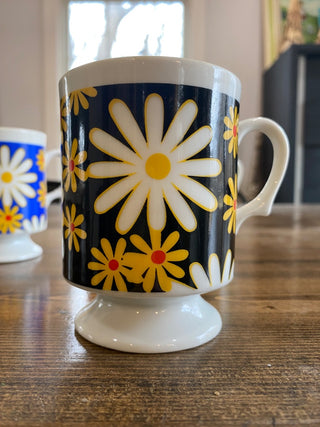 4pc Vintage Daisy Mugs