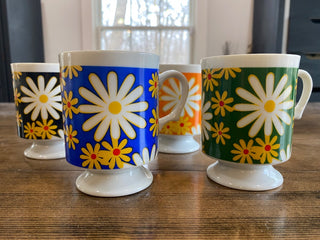 4pc Vintage Daisy Mugs