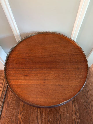 20WX20DX21H English Victorian-Style Round Side Table w/ Brass Gallery & Paw Feet