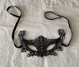 Vintage lace masquerade mask