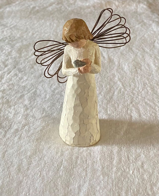 2000 Willow Tree Angel of Healing sculpture Susan Lordi