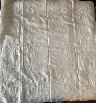Vintage hand embroidered half moon linen 32x32” tablecloth