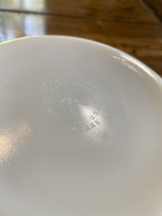 Pyrex 474-B Crazy Daisy 1.5 qt baking dish. No lid