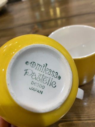 2pc Vintage Mug Set