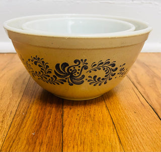 Vintage Pyrex Homestead Nesting Bowls (set of 2)