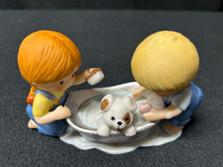 Country Cousins-Katie & Scooter Give Spot a bath